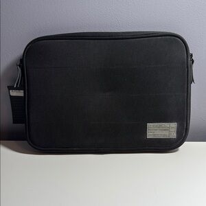 NWT Hex Surface Pro 3 / 13” Laptop sleeve with pocket